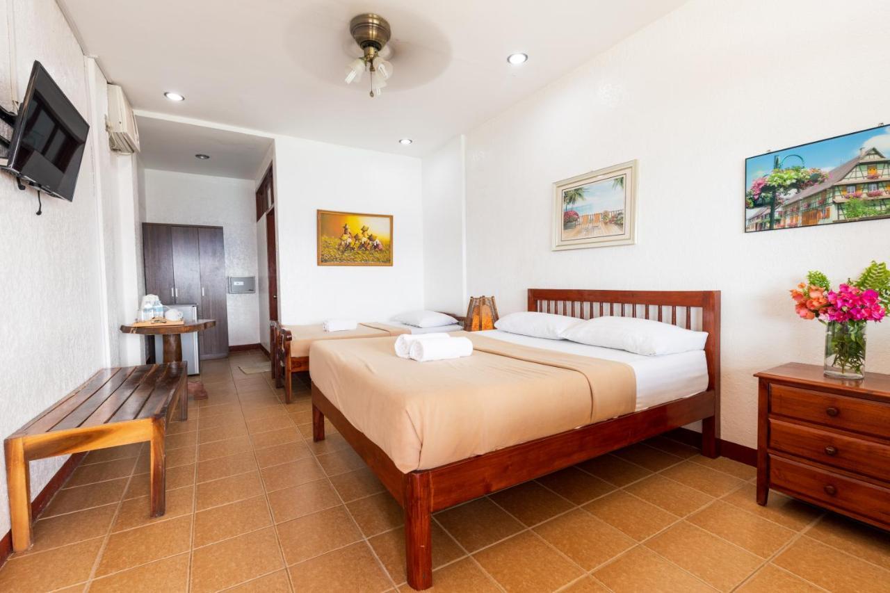 Marina Village Moalboal Extérieur photo