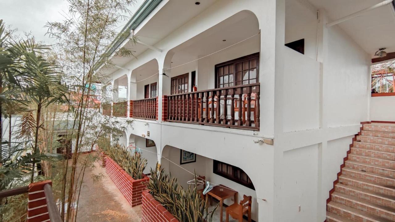 Marina Village Moalboal Extérieur photo
