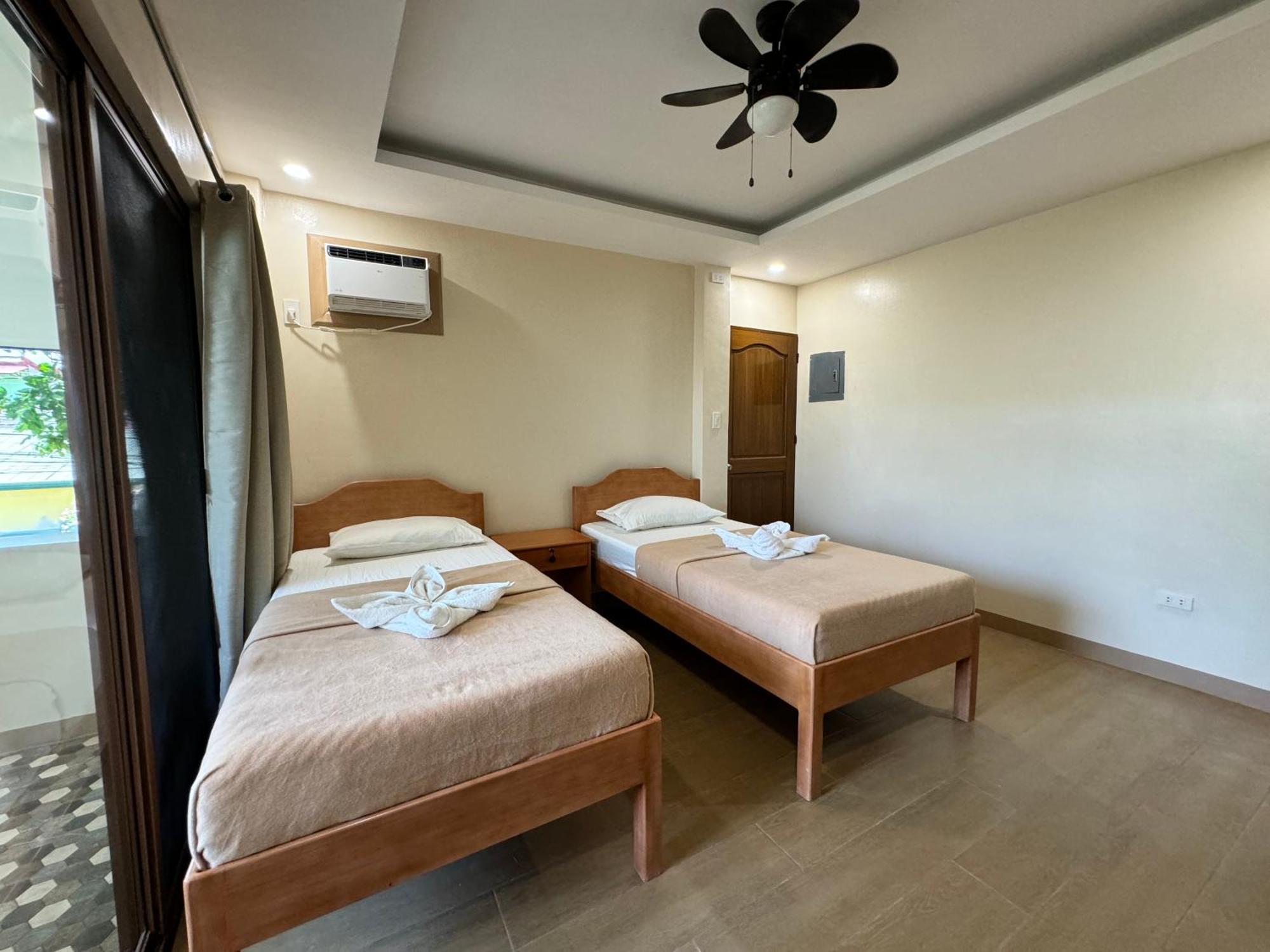 Marina Village Moalboal Extérieur photo