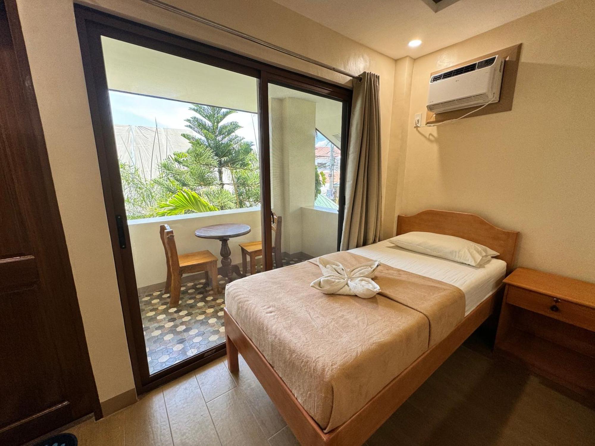 Marina Village Moalboal Extérieur photo